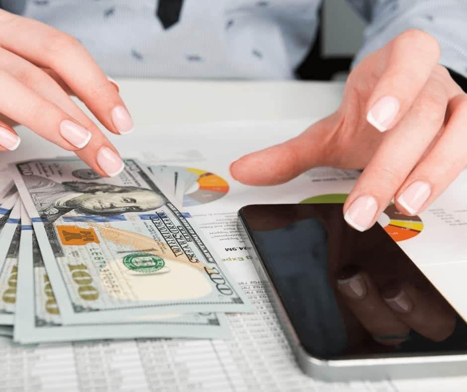 woman using apps that give you free money